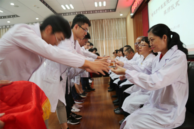 普洱市中医医院举行中国医师节庆典活动(图4)